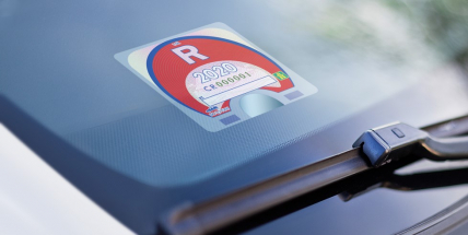 Dálniční známky nejsou na mnoha místech skladem, řidiči nechali nákup na poslední chvíli