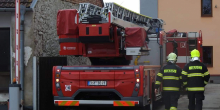 Hasiči evakuovali zaměstnance ze zakouřených prostor výrobní haly