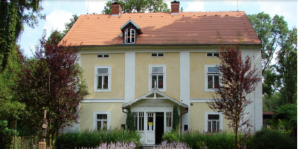 Roboti a předválečné vozy. Nový ředitel Památníku Karla Čapka má svou vizi