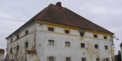 Krásná Hora koupila historickou tvrz, bude zde městský úřad