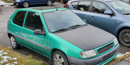 V Příbrami je na devadesát odstavených aut. Blokují parkoviště, odtáhnout je však nelze. Nesplňují definici vraku