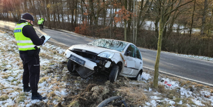 Nezvládla jízdu na namrzlé silnici