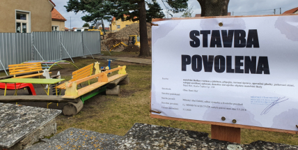 Ve Staré Huti se staví nová mateřská škola. Původní bude zbourána
