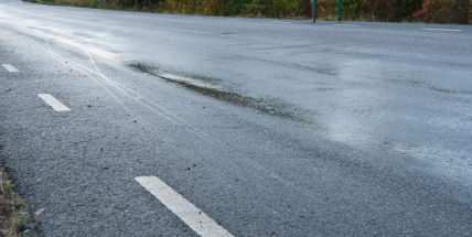 Meteorologové varují: V noci na čtvrtek se bude na silnicích tvořit náledí