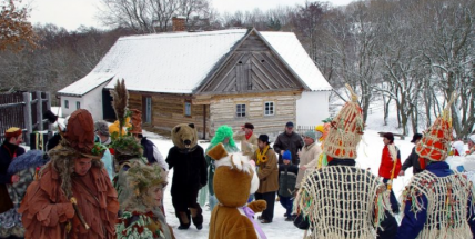Skanzen Vysoký Chlumec je zazimován, přesto otevře své brány. Maškarám a hudebníkům