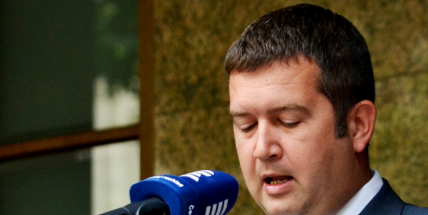 Hamáček doporučí vládě vyhlášení nouzového stavu