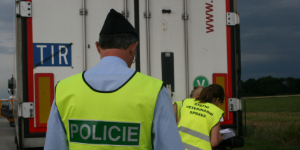 Vylitá močůvka na auto, nastražené čelisťové pasti nebo otevřený poklop septiku. Veterináři se potýkají s agresí kontrolovaných osob