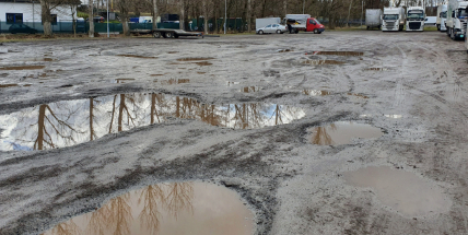 Příbram chce rozšířit parkovací plochy v dalších osmi lokalitách. Do výběrového řízení se však nikdo nepřihlásil