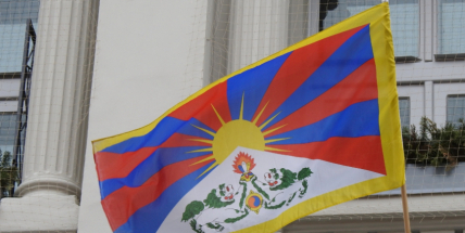 Na příbramské radnici byla vyvěšena tibetská vlajka