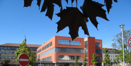 Příbramská nemocnice ruší neakutní operace a vyšetření. U vstupu se bude měřit teplota