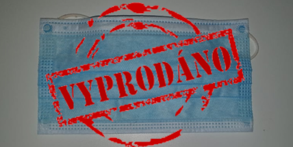 Roušky nejsou k dostání, lidé si je sami šijí. Lepší něco než nic