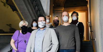 Město zřídilo bezplatné linky pro seniory, ale i dobrovolníky