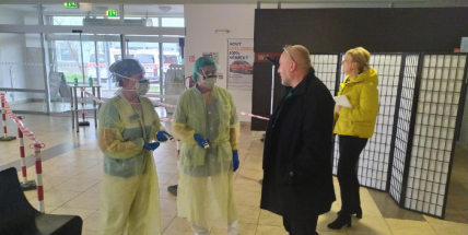 Do nemocnice jen jedním vchodem