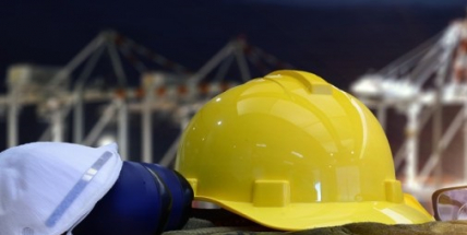 Lidé si stěžují: U mě ve firmě se třeba nošení roušek vůbec nedodržuje a s kolegou, který roušku nosí, jsme spíše pro smích