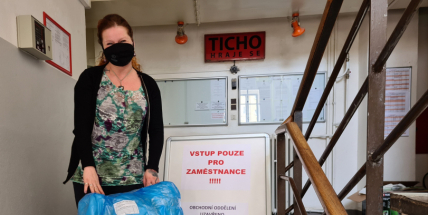 Pomáhají jednotlivci, skupiny i firmy