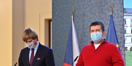 Množství zemřelých lidí nakažených koronavirem vzrostlo o sedm na 53