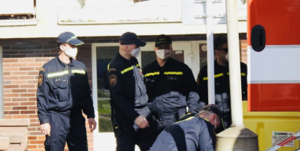 Vláda schválila odměny pro policisty, hasiče, celníky a vojáky, kteří pomáhají se zvládnutím epidemie koronaviru