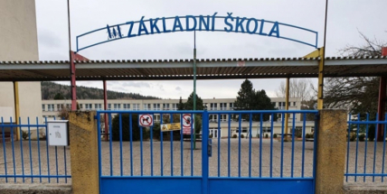 Každý žák bude muset mít ve škole minimálně dvě roušky