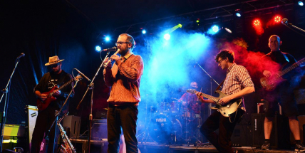 Živák do obýváku chystá přenos ze střechy Úřadu práce v Příbrami, vystoupí i Origami