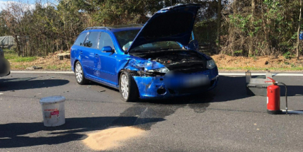 Policisté pátrají po řidiči, který po nehodě z místa utekl