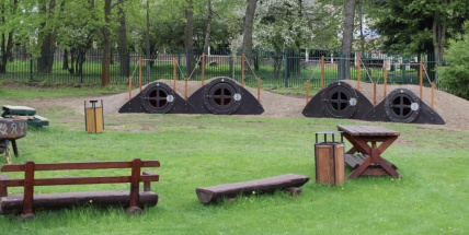 Hobití vesnička na Nováku je dokončena, v pondělí přivítá první návštěvníky