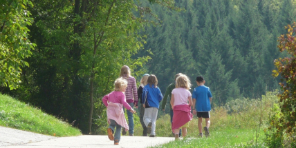 Lidé v petici žádají, aby bylo možné žáky vyučovat i v přírodě