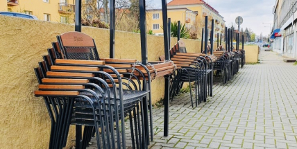 Nastává největší vlna uvolňování omezení, částečně otevřou i restaurace