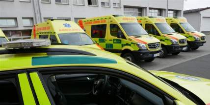 Zvuk sirén vozidel záchranné služby poděkuje všem zdravotníkům