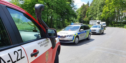Havárie skútru uzavřela silnici u Tochovic