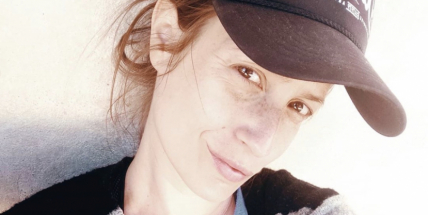 Herečka Lenka Zahradnická porodila v příbramské nemocnici holčičku. Krásná je, až okenní tabulky praskají, napsala