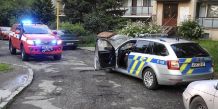 Hasiči vyjížděli k požáru bytu, majitel si pouze pekl žebra k večeři