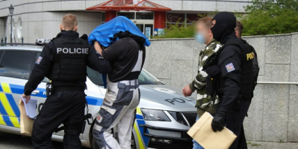 Spadla klec: Policisté rozbili drogový gang, který vyráběl pervitin