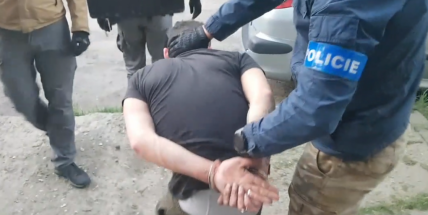 Pár dní po návratu z vězení začal recidivista s kamarády opět krást, policisté hledají majitele kradených věcí