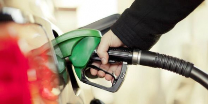 Přehledně: Za kolik natankujete při cestě na dovolenou?