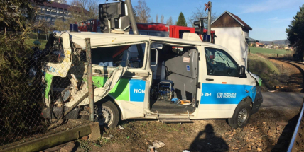 Příbramský soud řeší loňskou tragickou nehodu v Čenkově. Řidiči sanitky hrozí šest let vězení
