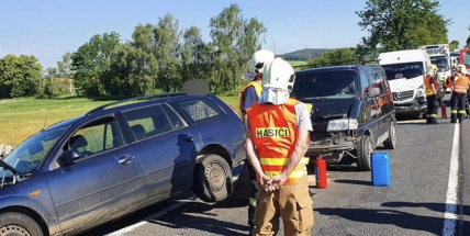 Hromadná nehoda zastavila provoz na silnici I/4, tvoří se několikakilometrové kolony