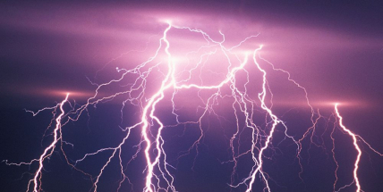 Meteorologové zpřísnili varování: Bouřky a přívalové deště budou mnohem intenzivnější