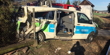 Soud uložil podmínku řidiči sanitky za nehodu v Čenkově
