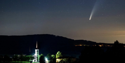 Kometa Neowise rozzářila noční oblohu