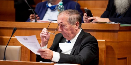 Na Příbramsku chce obhajovat senátorské křeslo Jiří Burian