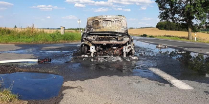 U Příbrami pohltily plameny auto, nikdo se nezranil