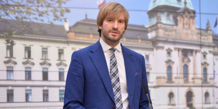 Obchody a restaurace nezavřeme. Případná opatření zavedeme od pondělí, říká Vojtěch