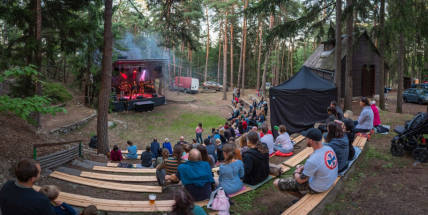 Program na letních scénách pokračuje až do září. Sezonu ukončí v Novém Podlesí Příbramská filharmonie