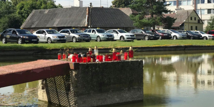 Spanilou jízdou uctili taxikáři památku svého kolegy i ostatních členů rodiny, kteří tragicky zemřeli ve Lhotě u Příbramě