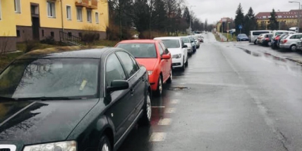 Parkování v Příbrami získává jasné obrysy, město slibuje zvýšit dostupnost míst