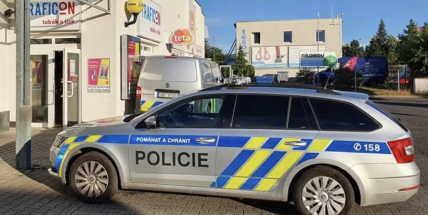 Sotva jsem otevřel, už mě vykradli. Rád bych poděkoval ženě, která zavolala policii, říká trafikant