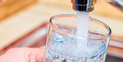 Přineslo snížení DPH nižší ceny za vodné a stočné na Příbramsku?