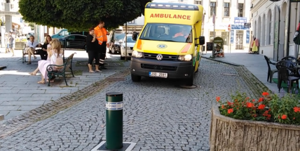 Sloupky v Pražské ulici nereagovaly na sirénu záchranky