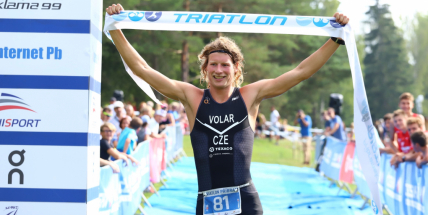 České tituly v olympijském triatlonu získali Volár a Kuříková