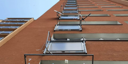 V Příbrami kdosi vyhodil z šestého patra padesátikilovou činku, naštěstí se nikomu nic nestalo